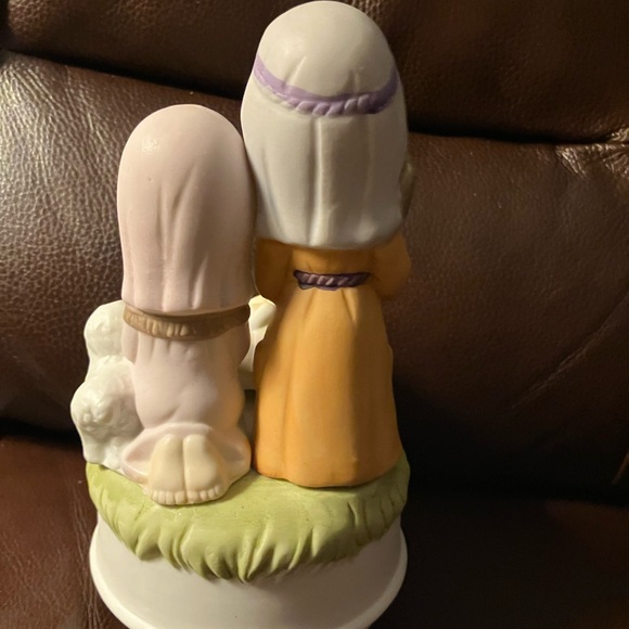 MUSIC BOX JOSEF/MARY & BABY JESUS WITH LAMB. 🐑 9” - Picture 3 of 7